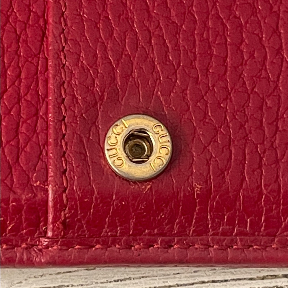 Gucci GG Marmont Red Pebbled Leather Compact Wallet. - Picture 7 of 11